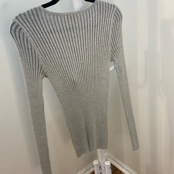 Express Ribbed V-Neck Sweater in Gray Womens Size Medium - Picture 3 of 4